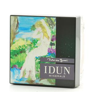 Idun mineral Foundation er en føles behagelig på huden og holder hele dagen.