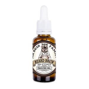 Mr. Bear Beard Brew Shaving Oil er en barberolie udelukkende lavet af naturlige olier. Blødgør skægget og lægger en beskyttende hinde, så du undgår at skære i huden.