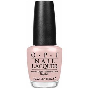 OPI My Very First Knockwurst er en super feminin og fin nude med lyserøde undertoner fra OPI's Germany kollektion.