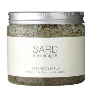 SARD Face/bodyscrub Melon/fersken Eukalyptus gør huden fri for døde hudceller, samtidig med at den øger blodcirkulationen.