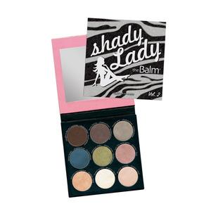 Med theBalm ShadyLady Vol. 2 paletten kan du sammensætte de 9 farver præcis som du har lyst til og skabe en masse forskellige looks!
