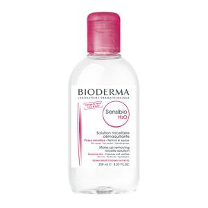 Bioderma Sensibio H2O renser huden og fjerner makeup (selv vandfast øjenmakeup) alt imens huden bliver plejet.