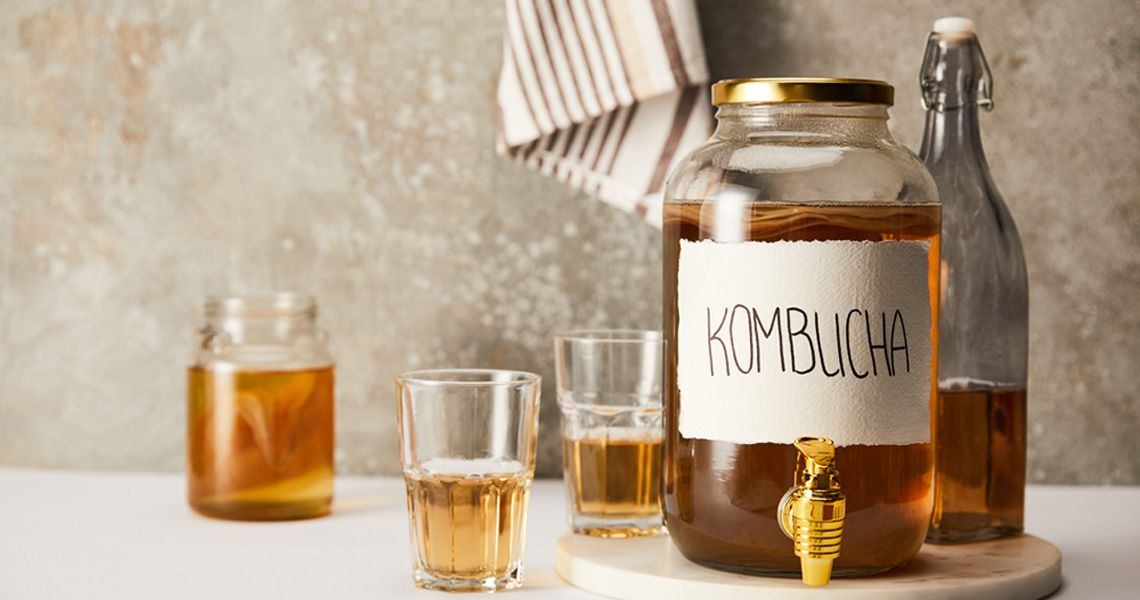 Hvad er kombucha? Find opskrift og alt du bør vide hos Med24.dk